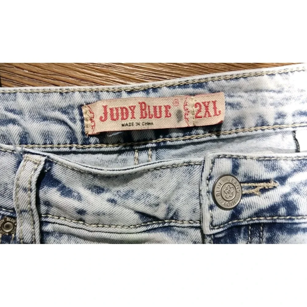 Judy Blue Women's‎ Size 2XL Blue Distressed  Tapered Leg Light Wash Denim - Picture 2 of 6